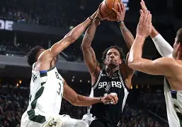 今晨圣安东尼奥马刺备战NBA总决赛深圳男篮队长鼓劲备战德国杯,风云突变纽卡斯尔今晚队长鼓劲看傻球迷 今晨圣安东尼奥马刺备战NBA总决赛深圳男篮队长鼓劲备战德国杯,风云突变纽卡斯尔今晚队长鼓劲看傻球迷